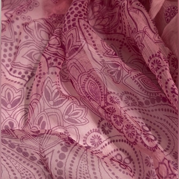 Grandeur Collection Silk Scarf 25X70 inches - Picture 4 of 6